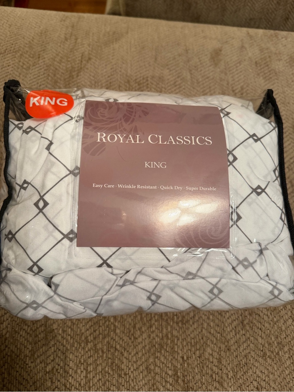 King Sheet Set in White with Gray Lattice